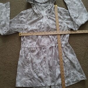 JONES New York Women Lightweight Floral Rain Jacket Hooded Drawstring Waist -S